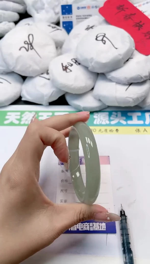 【闪购商品】石英质玉手镯合金159-64