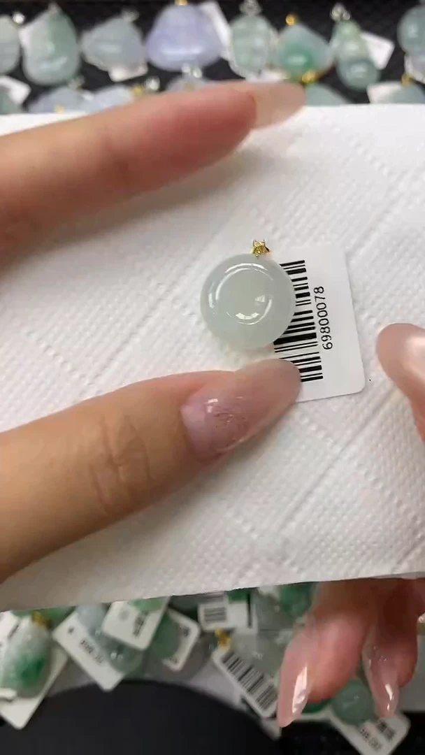 颈饰18K金镶嵌翡翠1111111111