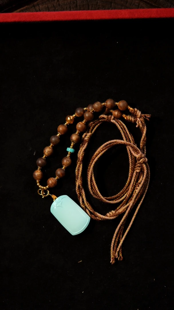 未镶嵌绿松石颈饰丫*牌子沉香