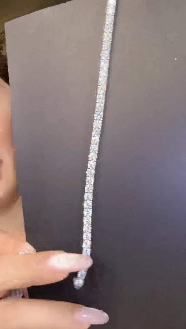 18K金镶嵌实验室培育钻石单颗50分牛头手链ym