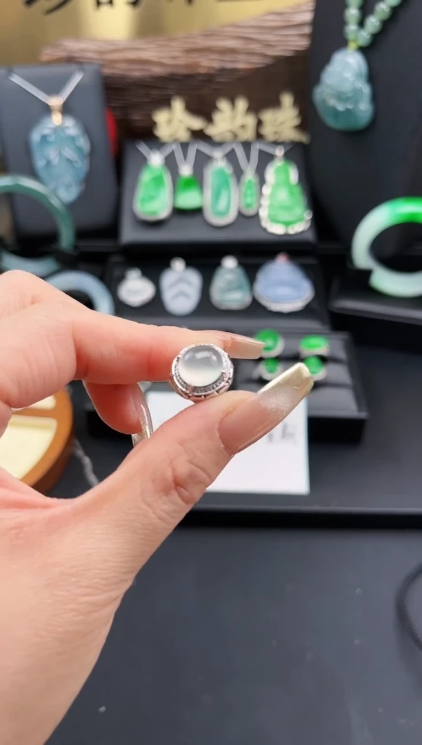 【闪购商品】翡翠戒指18K金镶嵌翡翠戒指