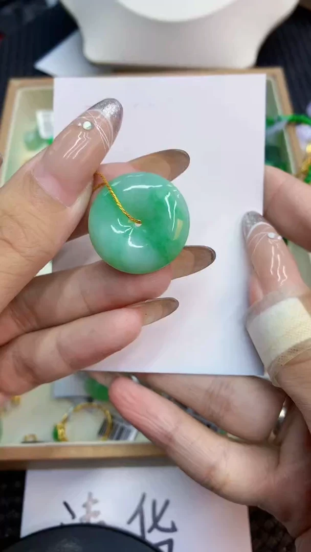 颈饰未镶嵌翡翠1