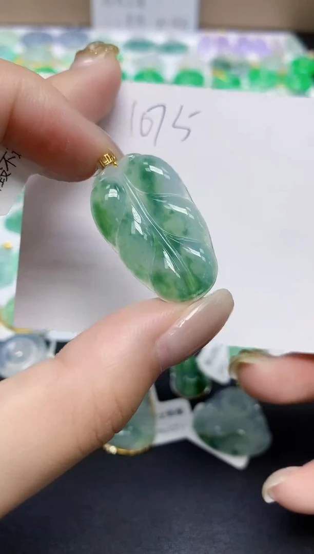 颈饰18K金镶嵌翡翠天然缅甸翡翠A货翡翠百元以上9元证书费自理