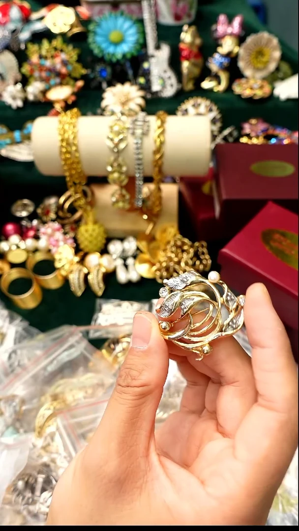 铁合金大理石胸针17
