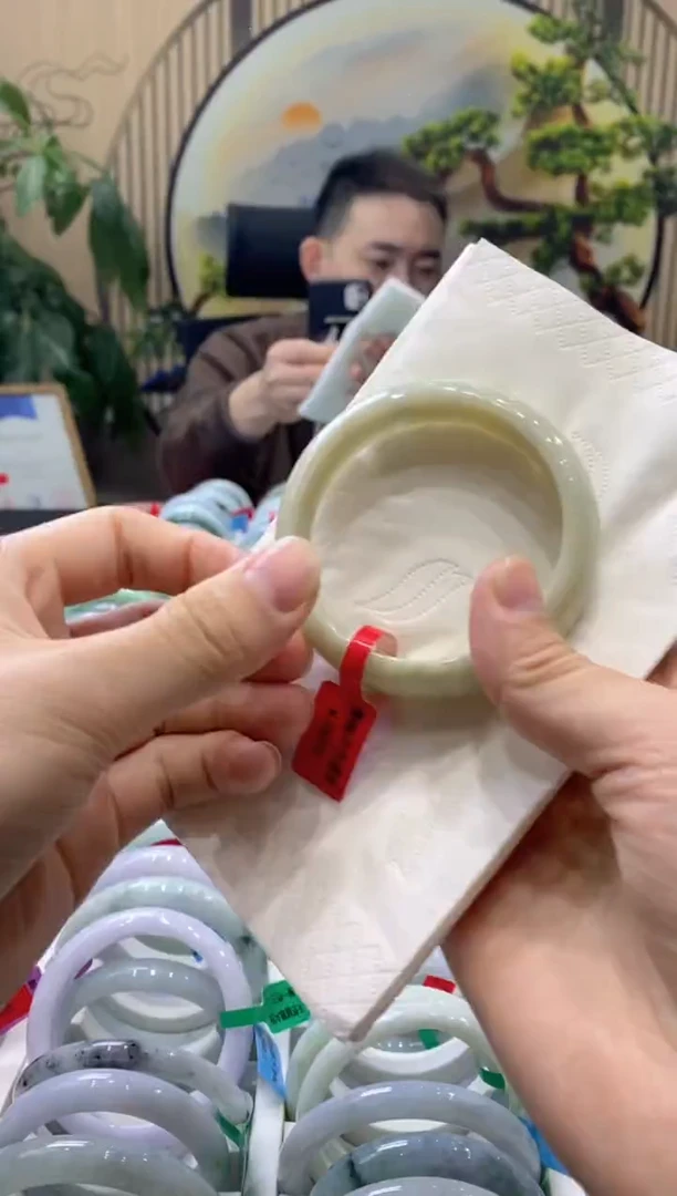 【闪购商品】翡翠手镯未镶嵌0000014260