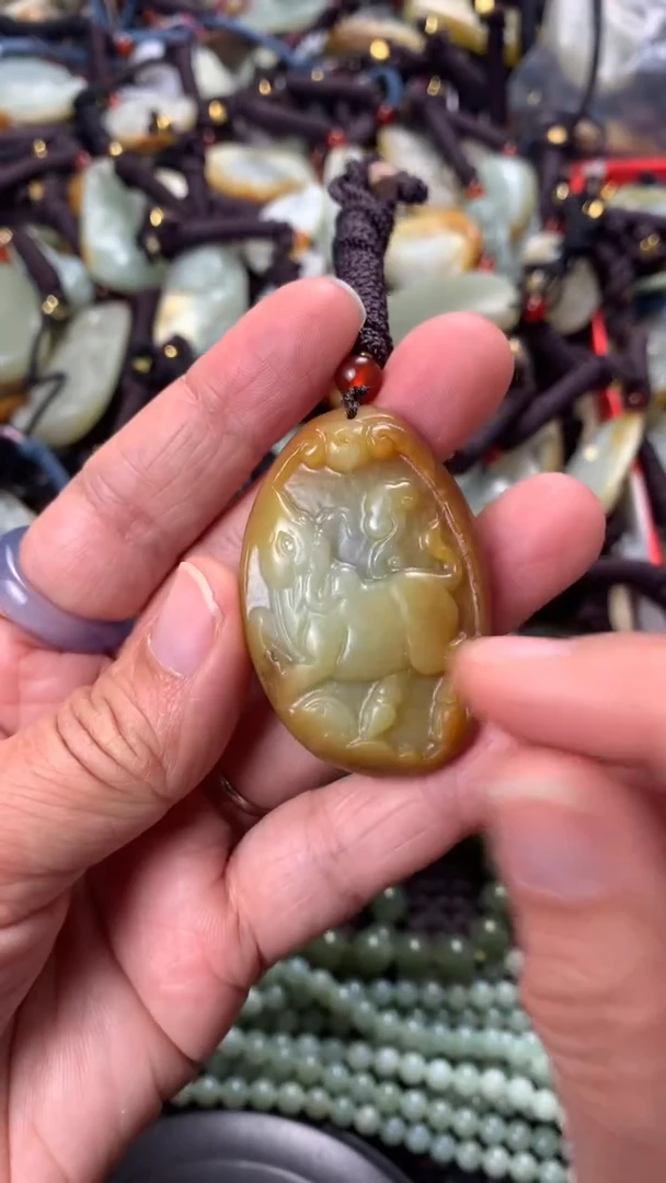 【闪购商品】和田玉颈饰未镶嵌多样性发货没有证书拍一发一有瑕