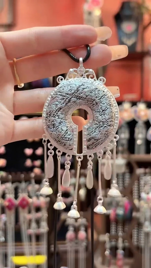 织绣云织谣民族风精美饰品 13