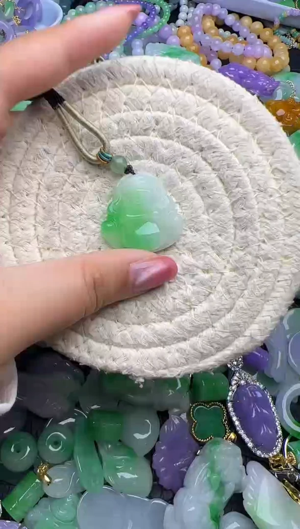 颈饰未镶嵌翡翠天然缅甸翡翠吊坠