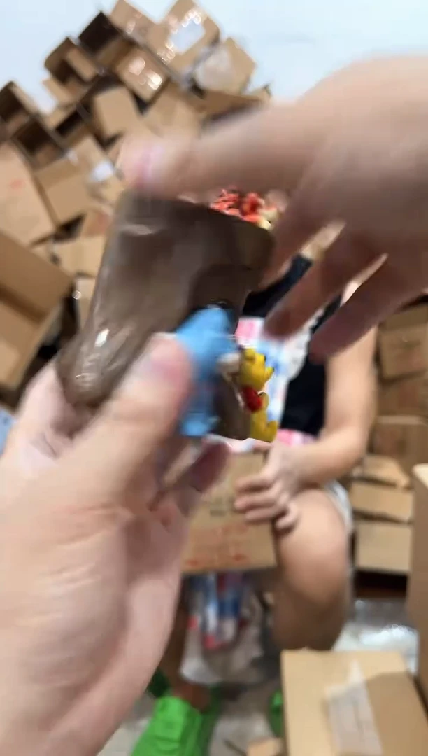 瓷片维尼树桩笔筒 树脂