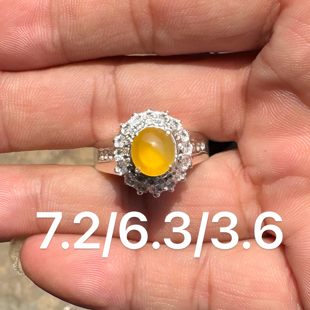 0509(小哪吒在源头)玻璃种翡翠炸光柠檬黄戒面干净肉细荧光足M30