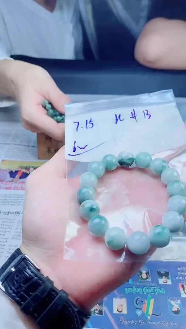 定制翡翠未镶嵌F天然缅甸a货翡翠，多样性发货 只发其一