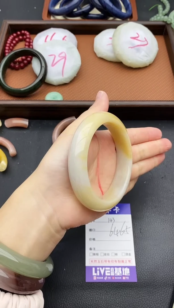 未镶嵌手镯石英质玉143+65.2