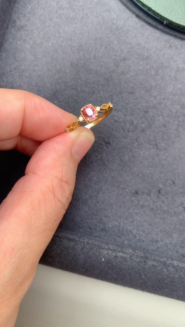 尖晶石戒指18K金镶嵌60分粉尖晶  BE
