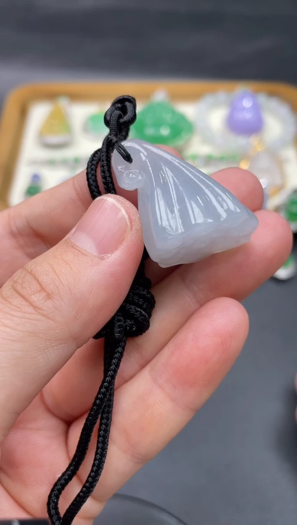 【闪购商品】翡翠颈饰未镶嵌93.........