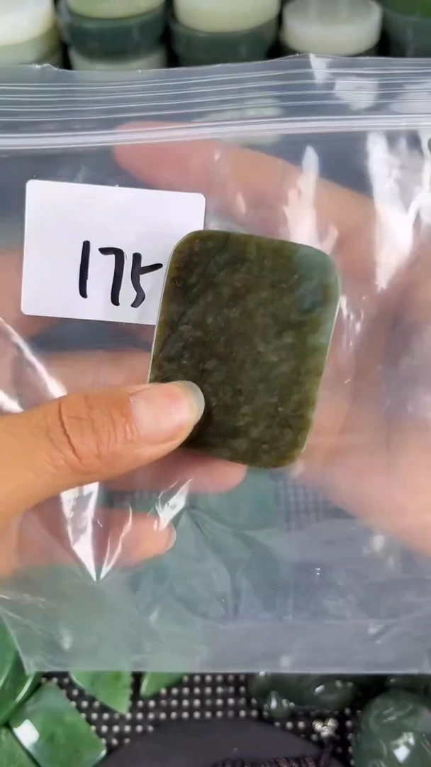 和田玉未镶嵌珠宝半成品牌子