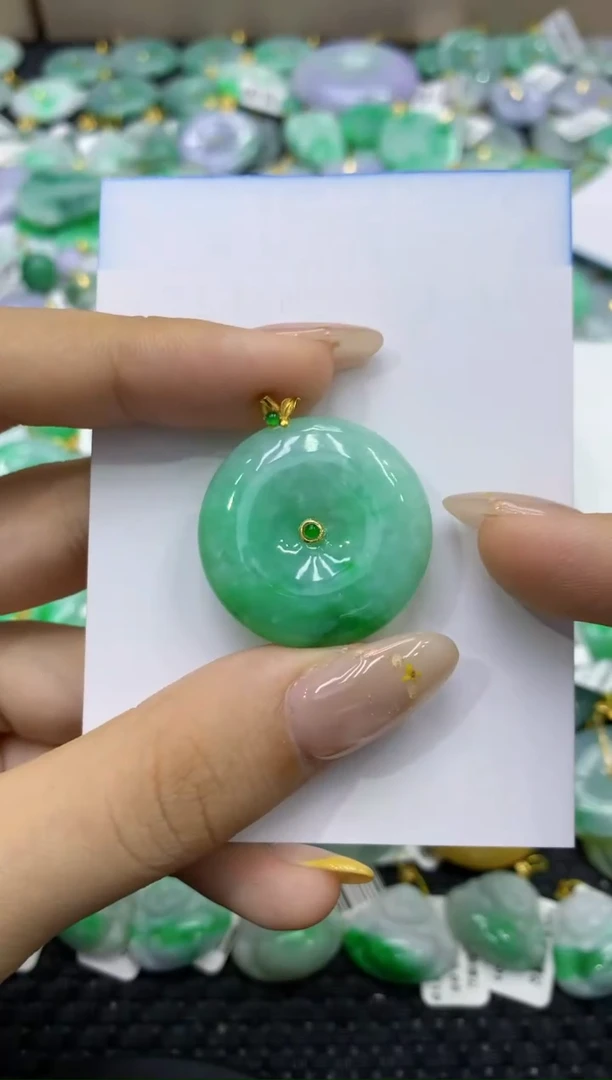 颈饰18K金镶嵌翡翠天然缅甸翡翠A货