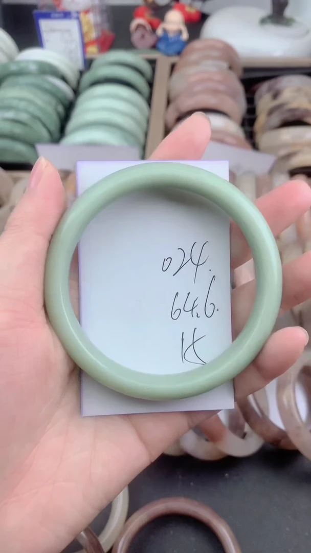 未镶嵌手镯石英质玉024