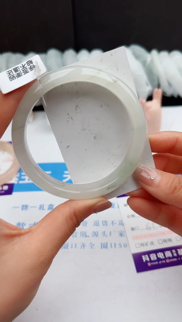 【闪购商品】石英质玉手镯未镶嵌129-PB61.8