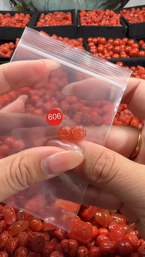 颈饰未镶嵌南红玛瑙1