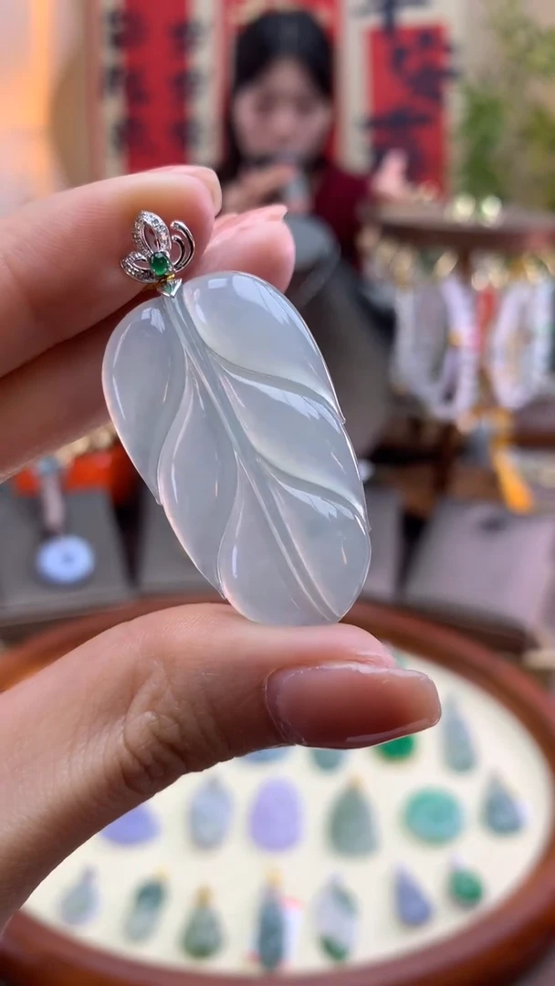 【闪购商品】翡翠颈饰18K金镶嵌叶子