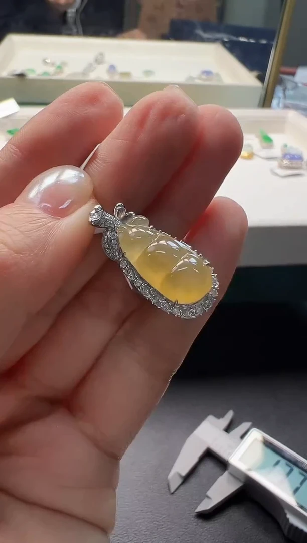 颈饰18K金镶嵌翡翠KHM1122-018