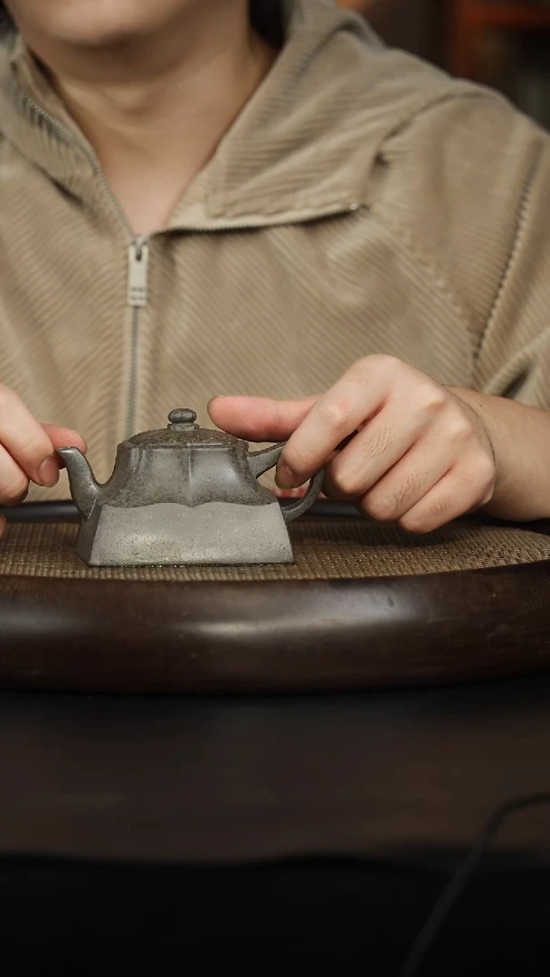 茶壶紫砂17 翡翠龙背青 方器 250cc左右