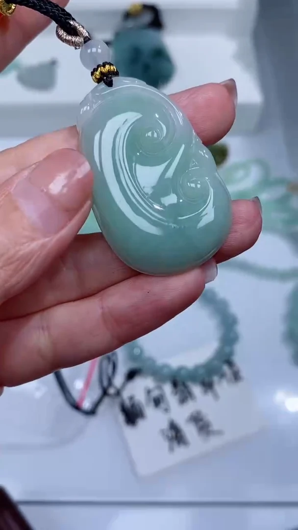 颈饰未镶嵌翡翠吊坠