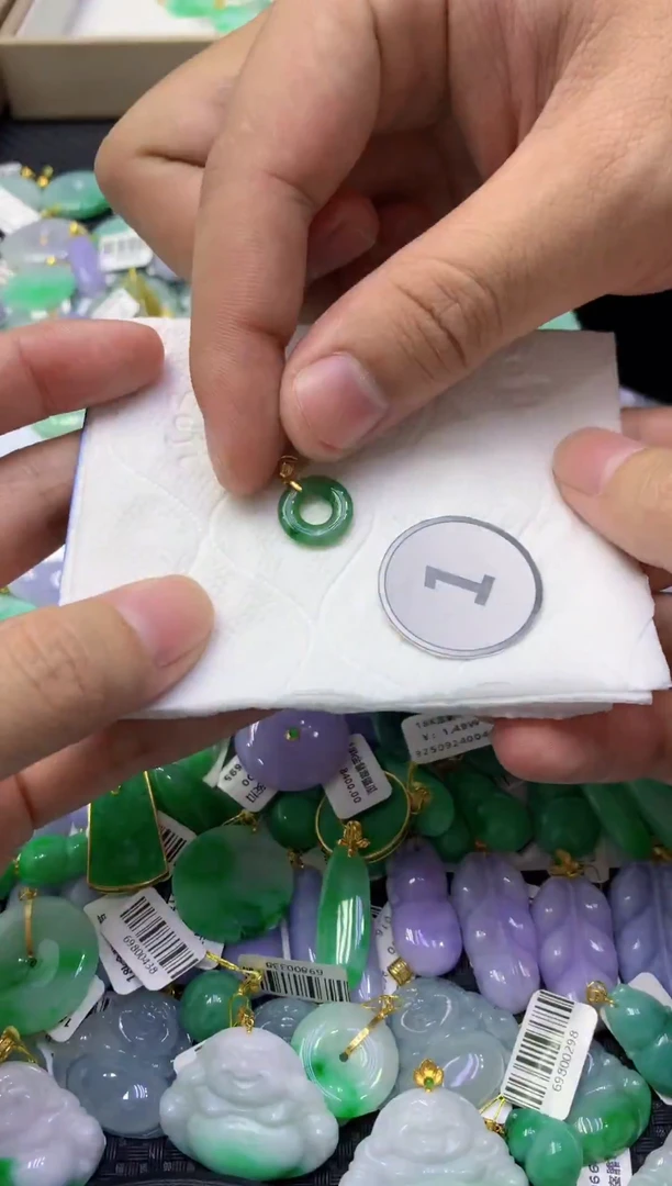 颈饰未镶嵌翡翠天然缅甸翡翠A货