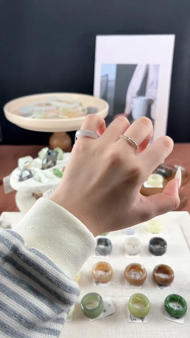 未镶嵌戒指和田玉（糖玉）7圈冰烟紫