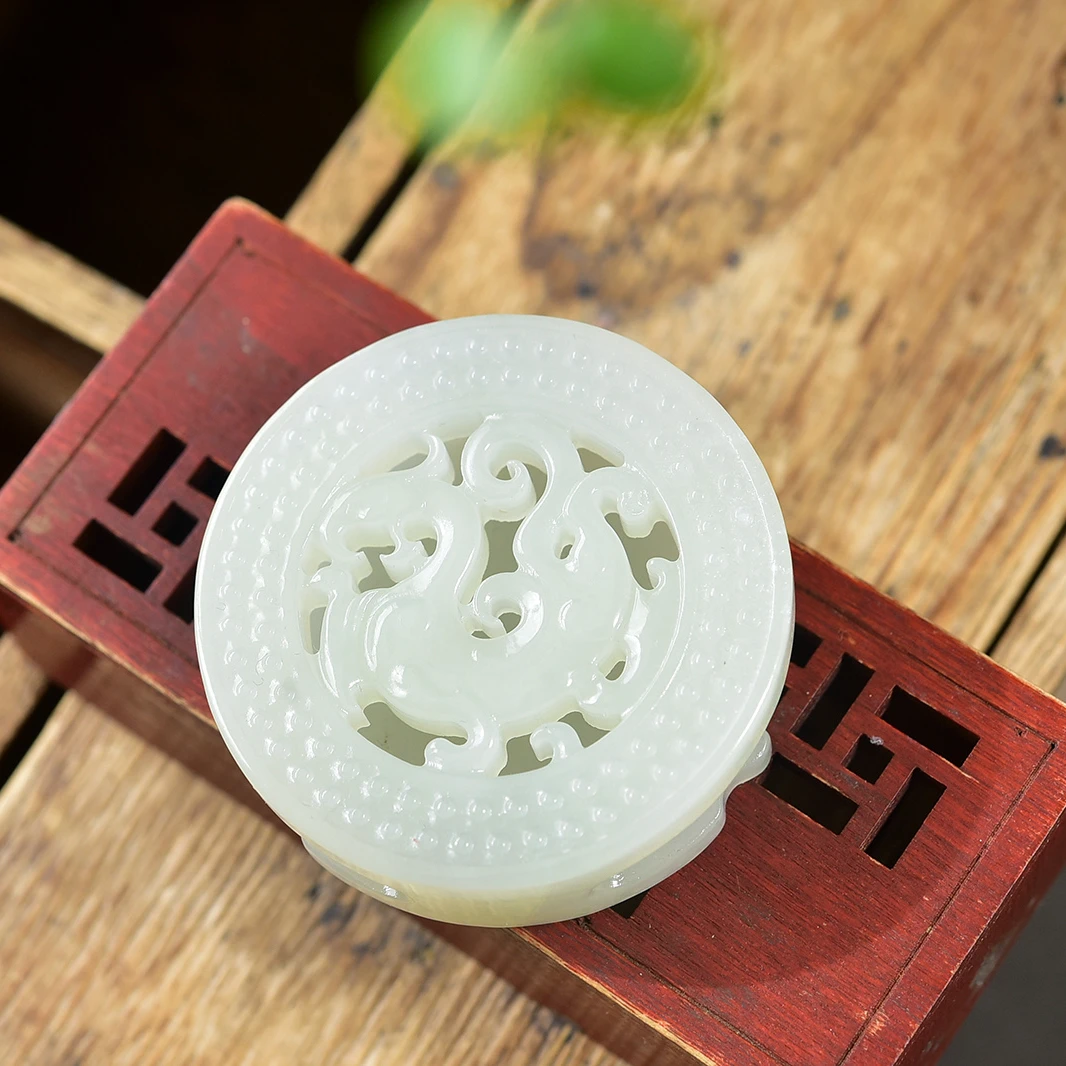 天然和田玉皮带扣男士玉石首饰雕工精致