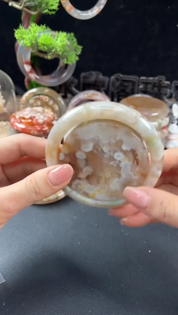 未镶嵌手镯（圆镯）石英质玉62
