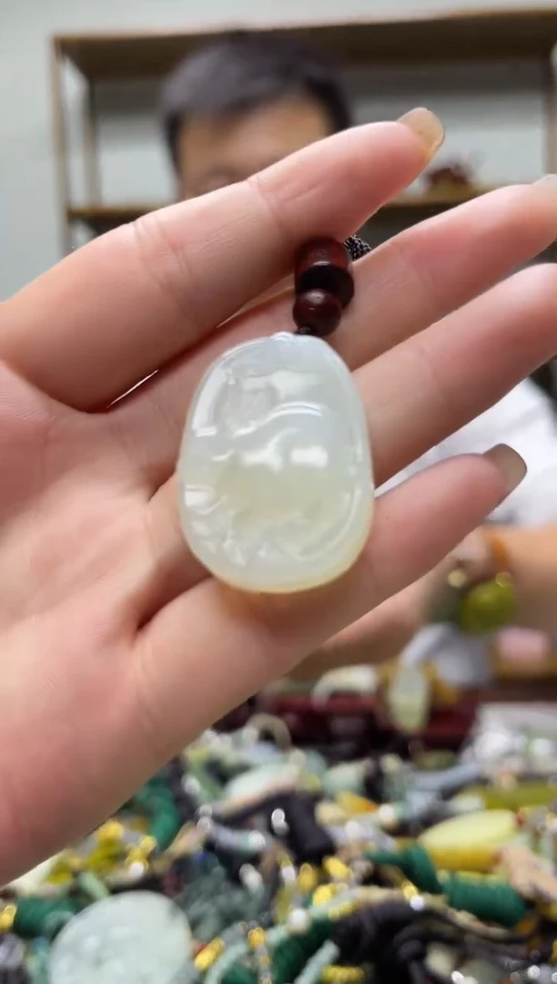 未镶嵌岫玉吊坠·