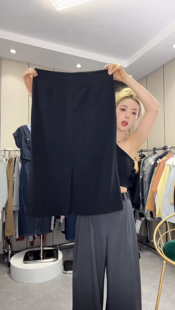 04于小北闪购清货女装