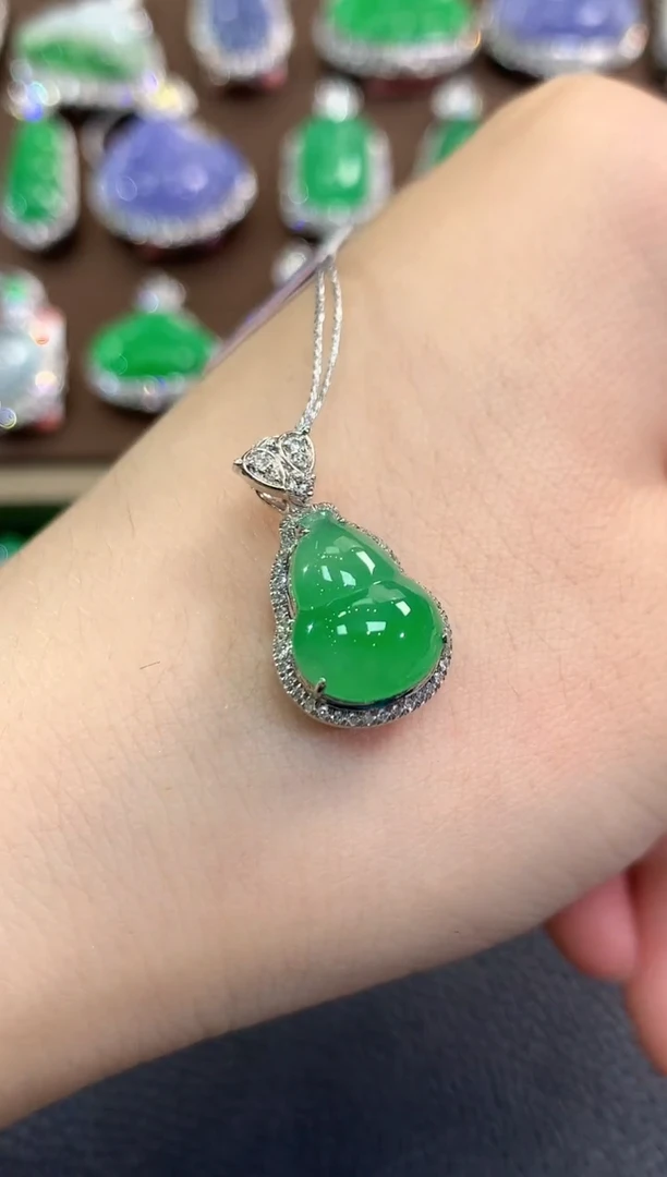 翡翠18K金镶嵌吊坠(不含链)春日珠宝 B49