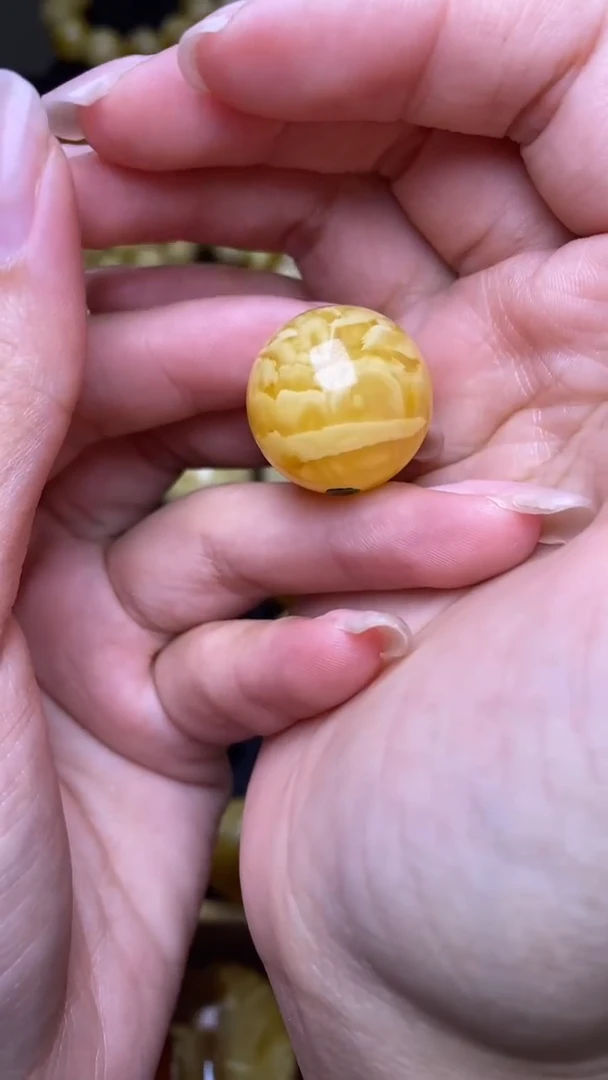 未镶嵌琥珀裸石葵. 35