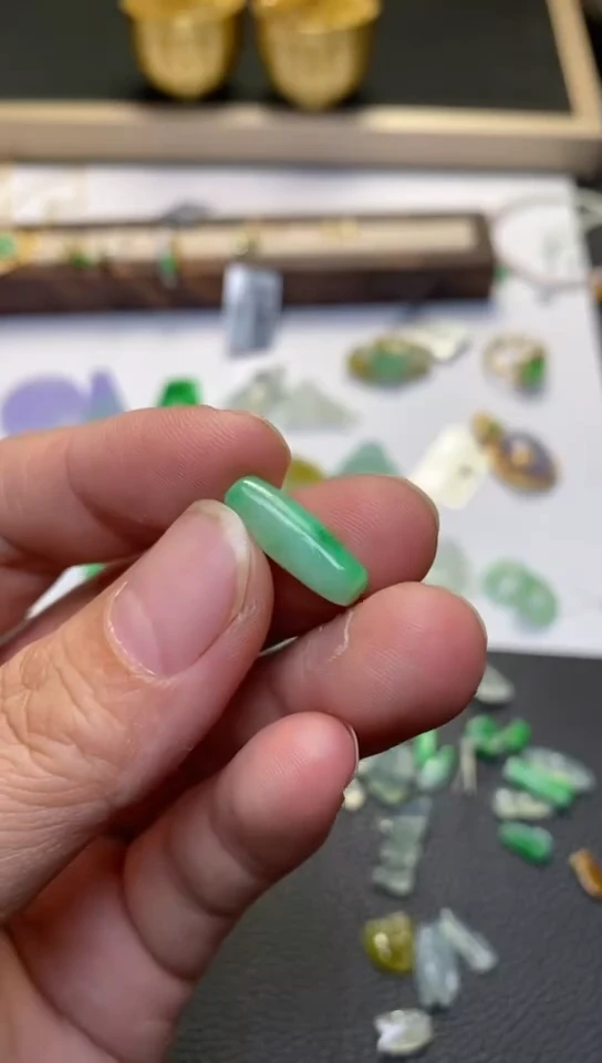 翡翠未镶嵌吊坠(不含链)翡翠净货32586