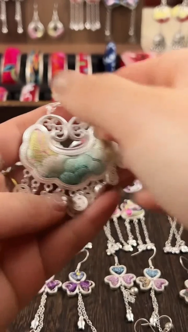 【闪购商品】织绣民族风老绣饰品516