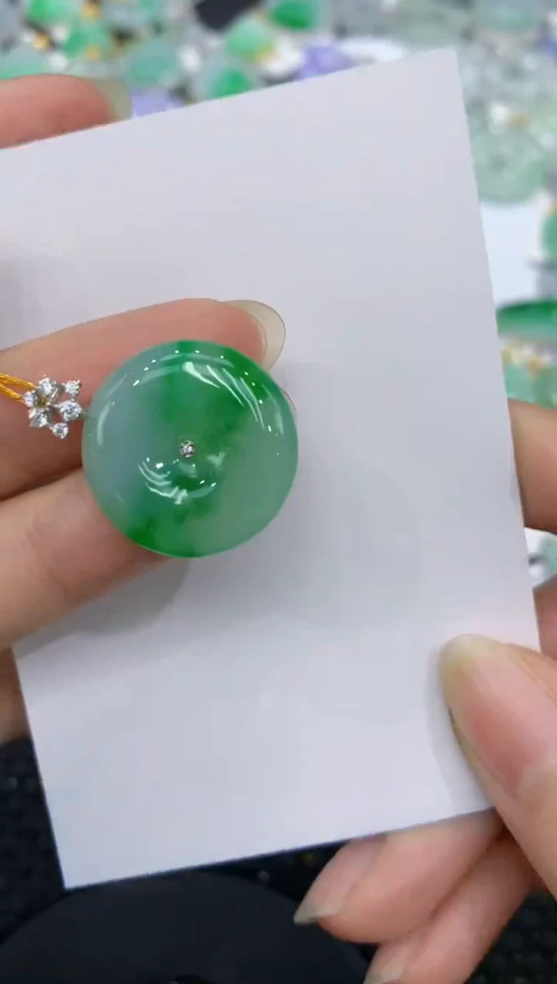 【闪购商品】翡翠颈饰18K金镶嵌8888888888