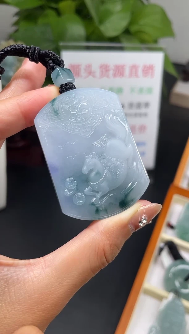 【闪购商品】翡翠颈饰未镶嵌马到成功