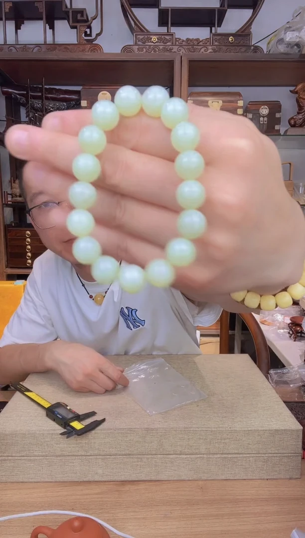 乌木类架子121 和活口1.2单圈手串