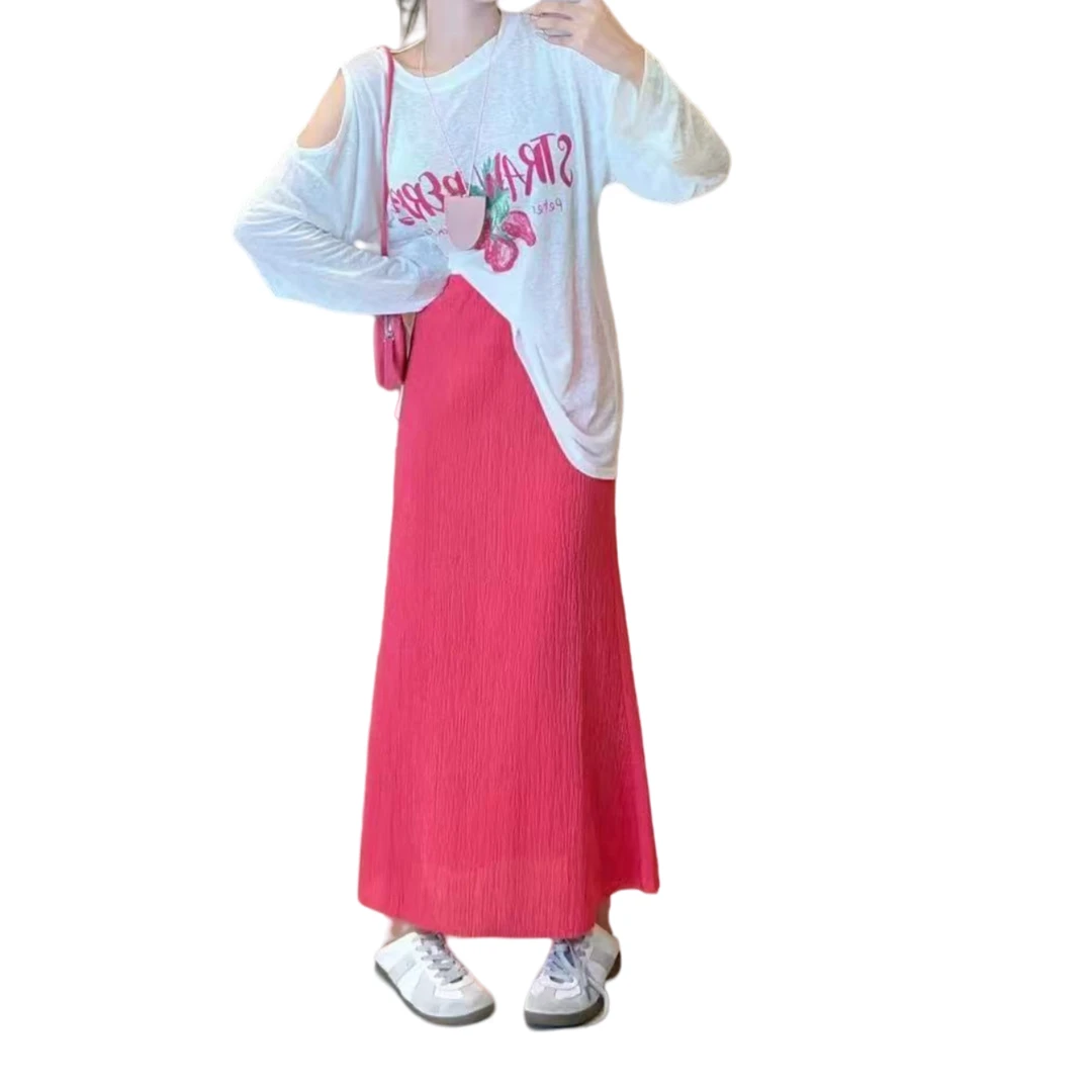 大宝家《假期日记》玫红色松紧腰半身裙中长款女高腰新款开叉裙。