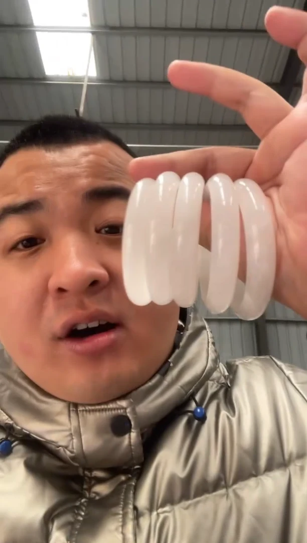 【闪购商品】石英质玉联系客服圈口未镶嵌天然青海白手镯多样性发一