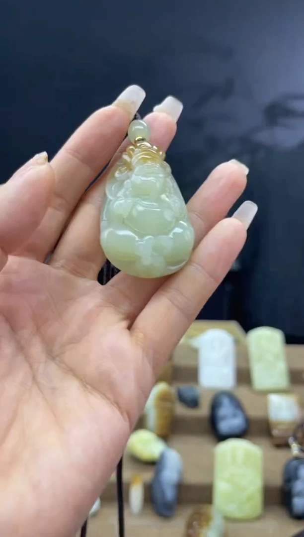 颈饰未镶嵌和田玉1