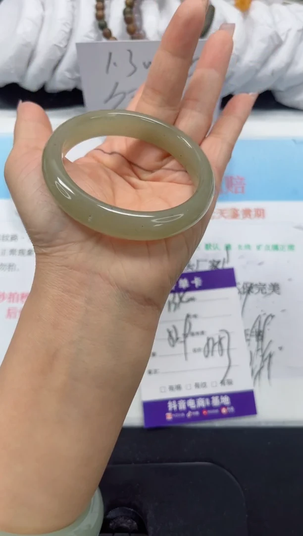 未镶嵌手镯石英质玉134-52.9