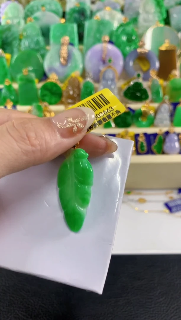 吊坠(不含链)18K金镶嵌翡翠挂件