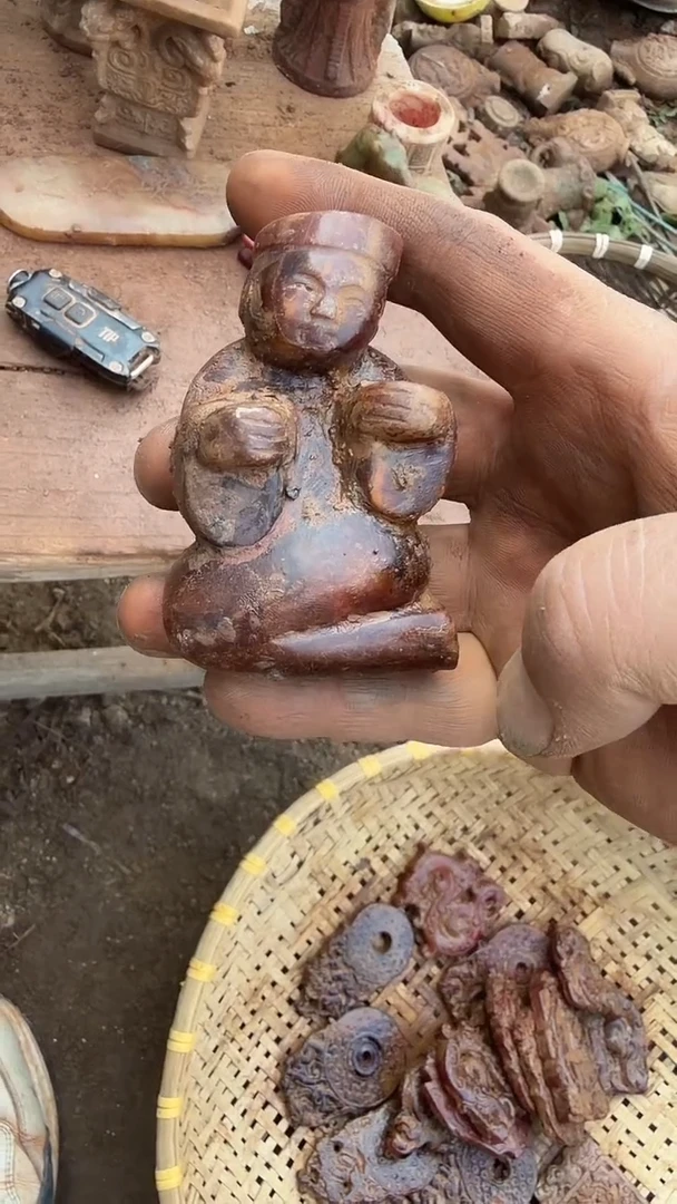 未镶嵌岫岩老玉（透闪石质玉）挂件我****来 岫岩老玉