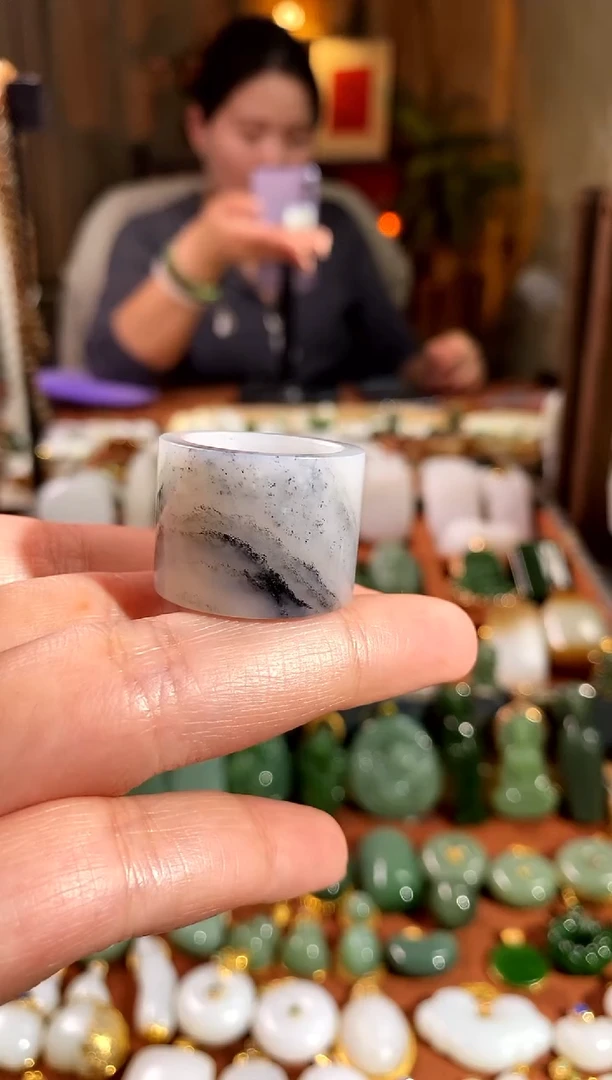 未镶嵌戒指和田玉.