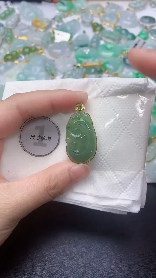 颈饰18K金镶嵌翡翠天然缅甸A货百元以上9元证书费自理