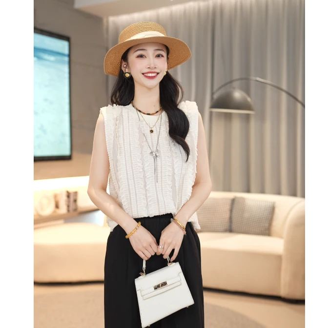 马克华菲女装2025夏季法式圆领蕾丝无袖款式小衫F52003A562CC