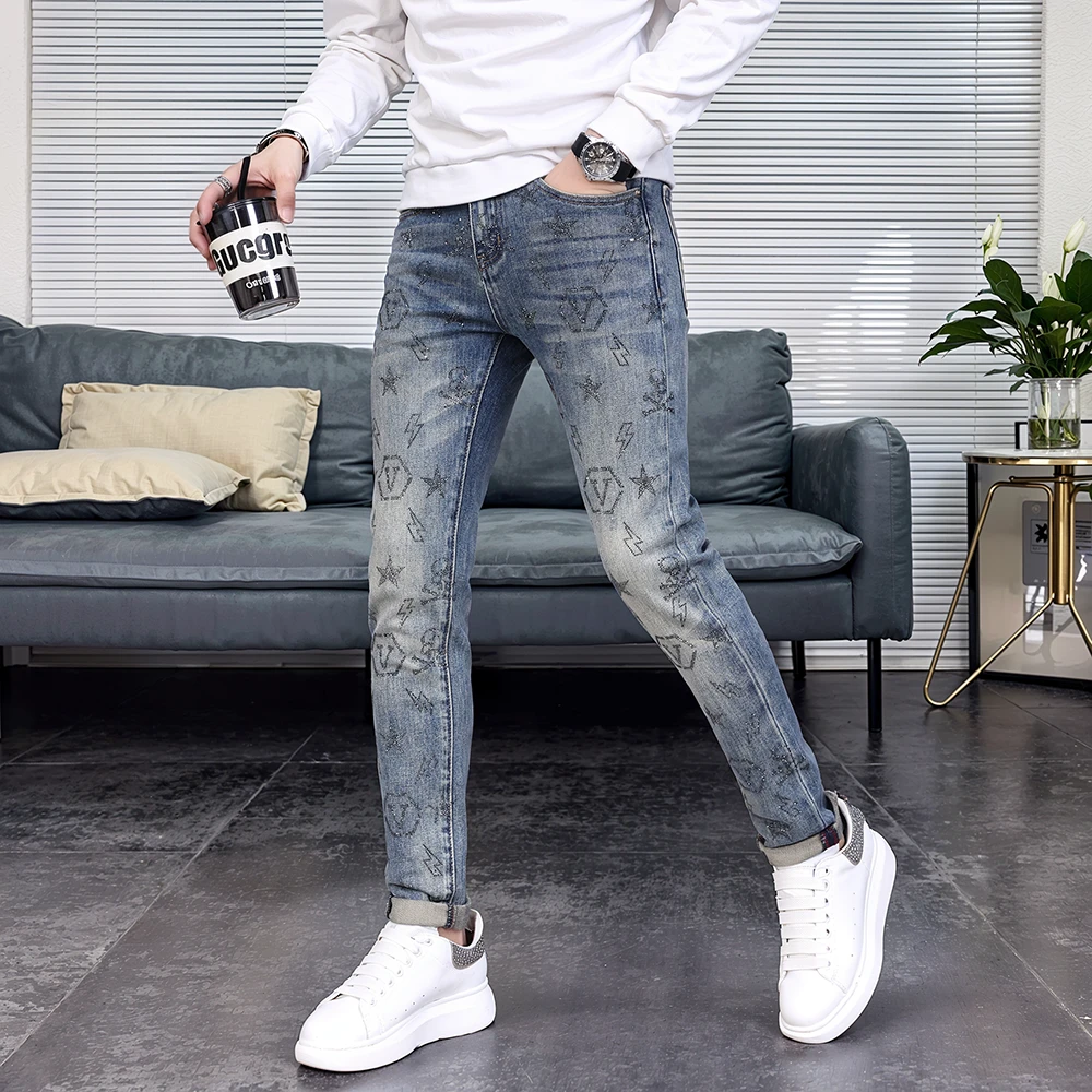 满天星烫钻牛仔裤夏季薄款2025年新款修身小直筒2025年男款牛仔裤
